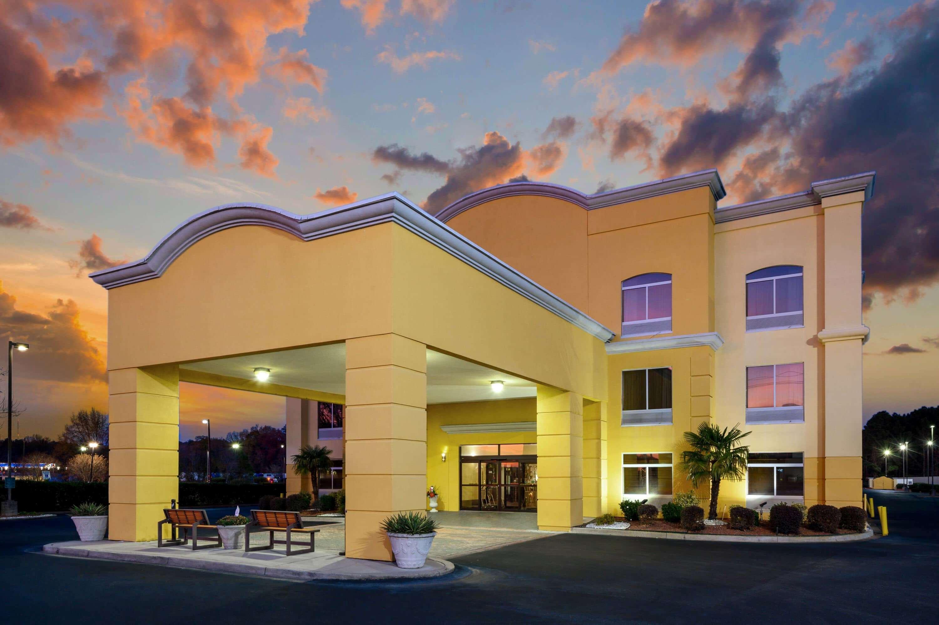 La Quinta By Wyndham Florence Exterior photo